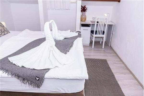 Room S203, for 2 persons