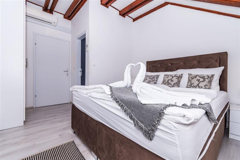 Room S203, for 2 persons