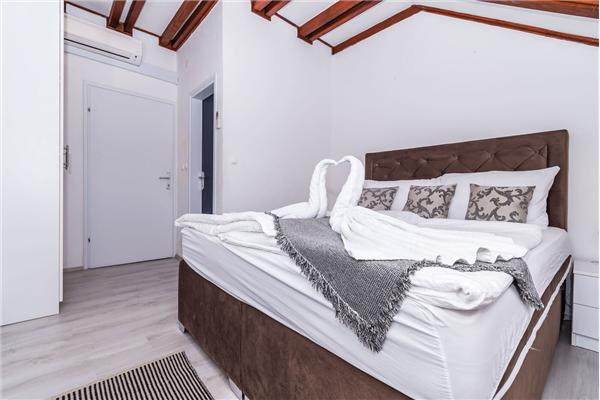 Room S203, for 2 persons