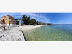 Apartment Marica Kastel Kambelovac, Size 60.00 m2, Airline distance to the sea 250 m, Airline distance to town centre 600 m