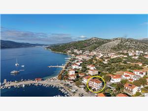 Apartment Mare Seget Vranjica, Size 24.00 m2, Airline distance to the sea 30 m, Airline distance to town centre 10 m