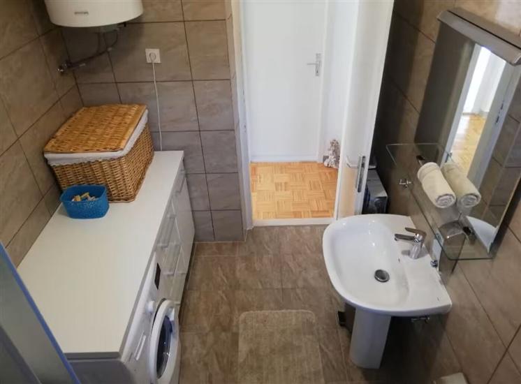 Apartment A1, for 6 persons