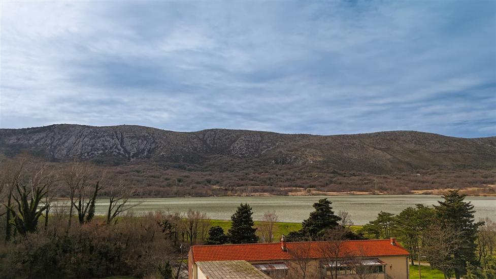 Apartments Nevistic lake view