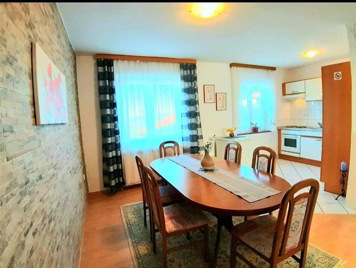 House K1, for 10 persons