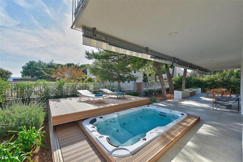 Apartment Luxurious apt1