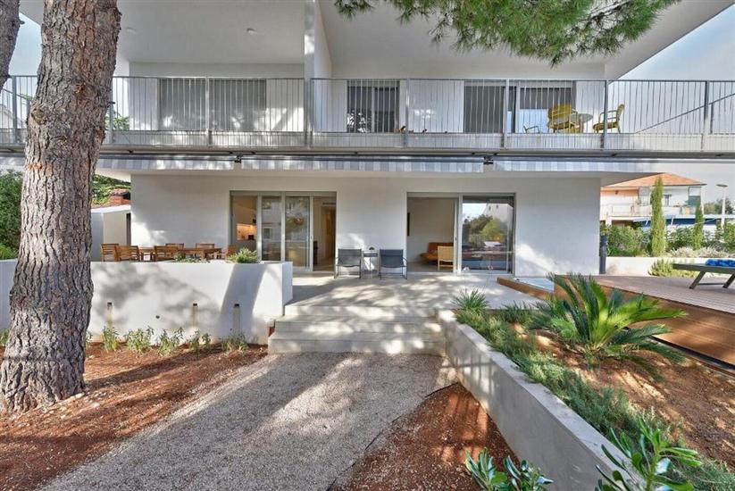 Apartment Luxurious apt1