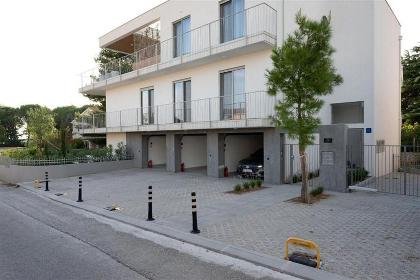 Apartment Luxurious apt1