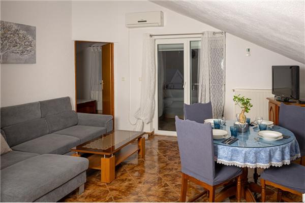 Apartment A1, for 5 persons