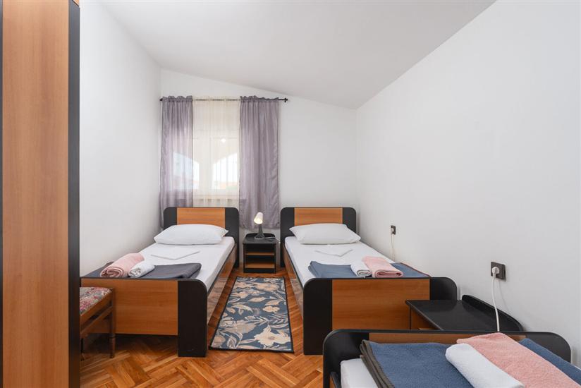 Apartment A4, for 5 persons