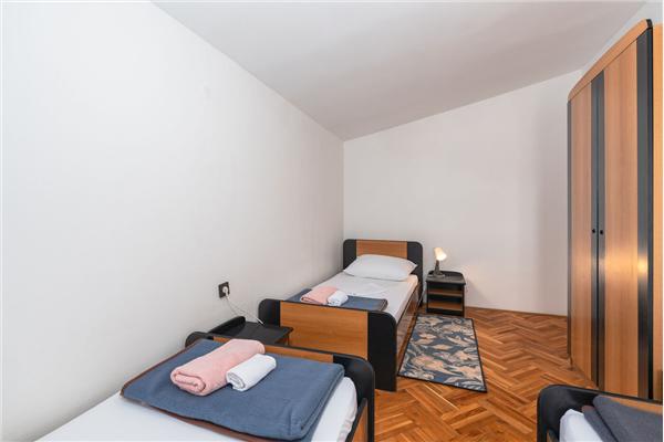 Apartment A4, for 5 persons