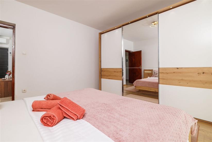 Apartment A4, for 6 persons