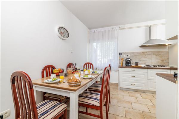 Apartment A4, for 6 persons