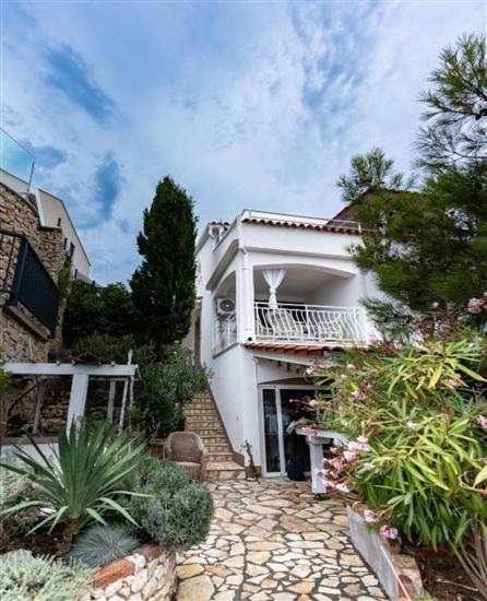 Apartment Zdravko sea view