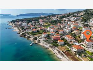 Apartments Vin Seget Donji, Size 65.00 m2, Airline distance to the sea 40 m