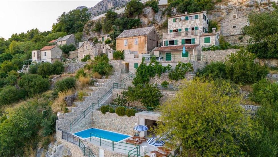 Apartments Apartments with pool Brela