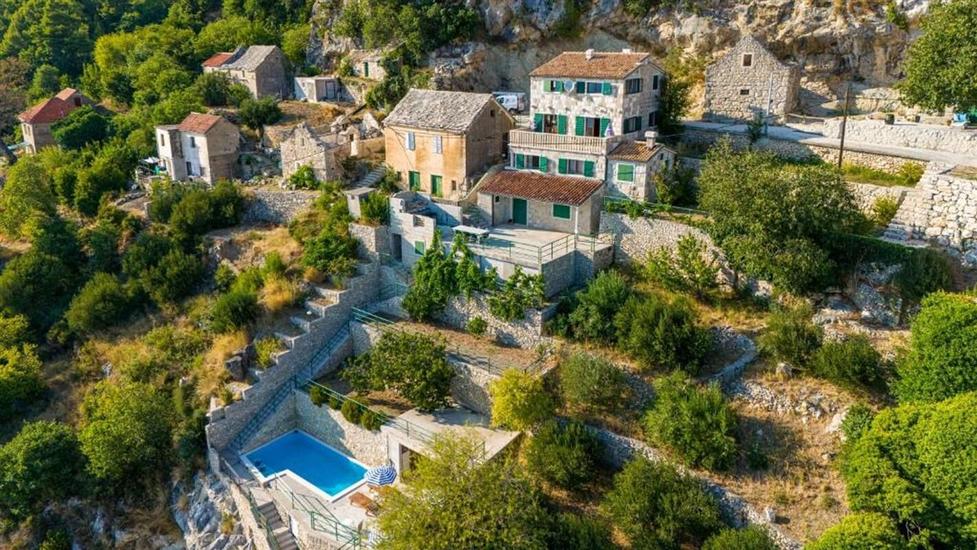 Apartments Brela with pool