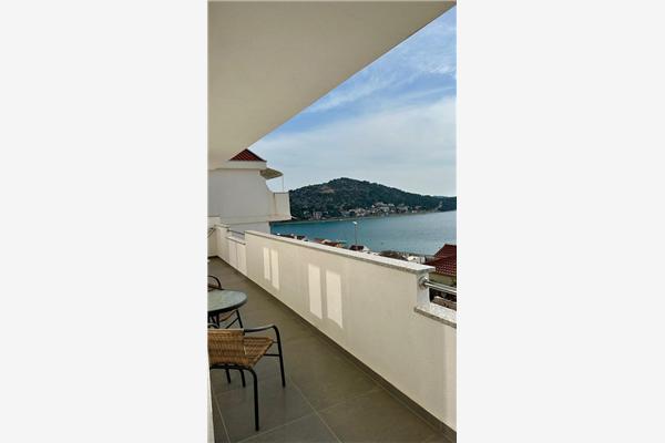 Apartment A2, for 6 persons