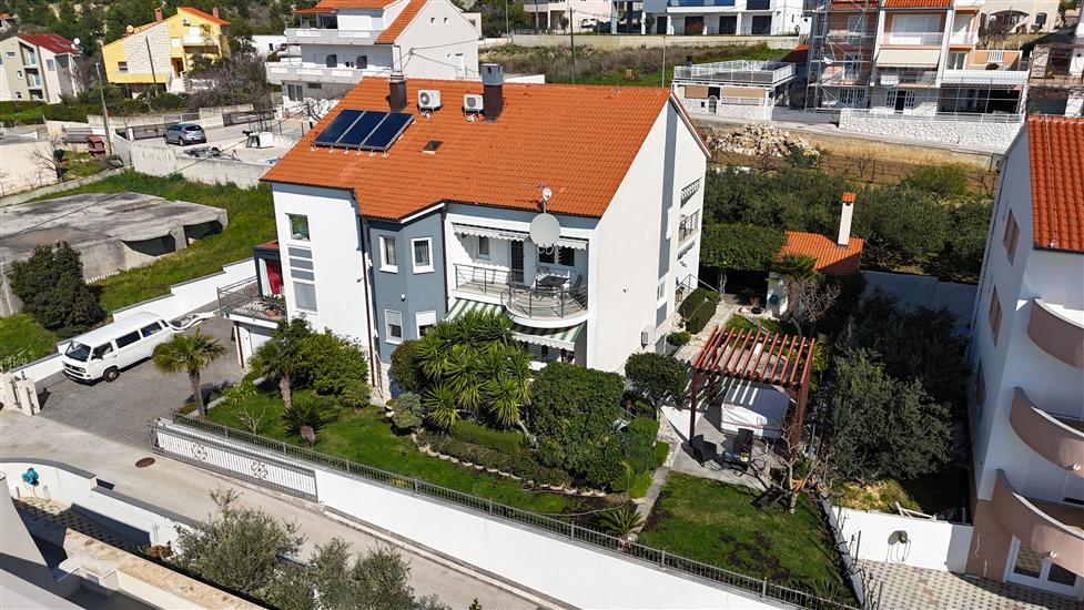 Apartment and Rooms Ana