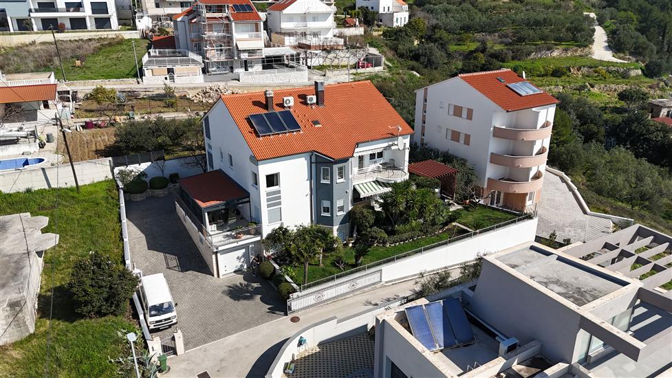 Apartment and Rooms Ana