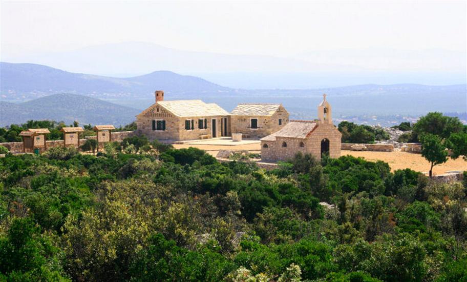 Dom Pool House Lake by the sea