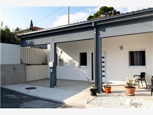 Apartmán Split a Trogir riviéra,RezervujteparkingOd 92 €