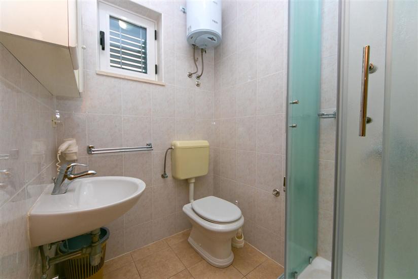 Apartment A2, for 6 persons