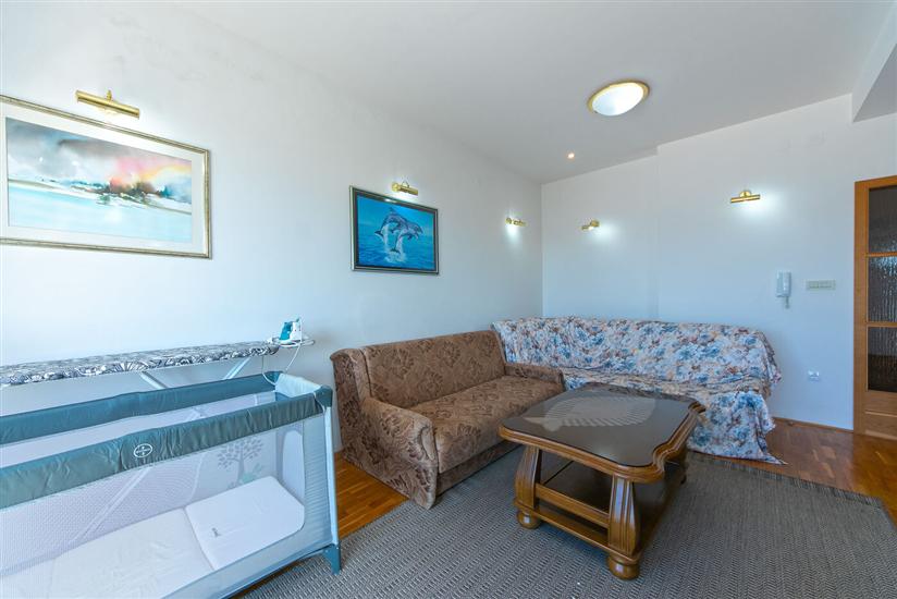 Apartment A2, for 6 persons