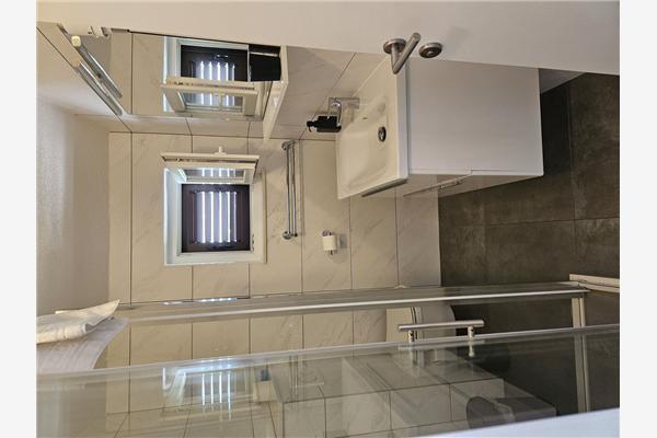 Room S1, for 2 persons