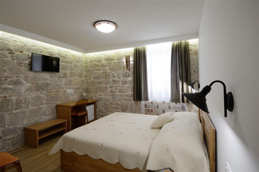 Room S1, for 2 persons