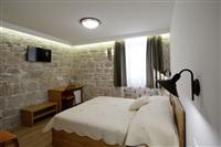 Room S1, for 2 persons