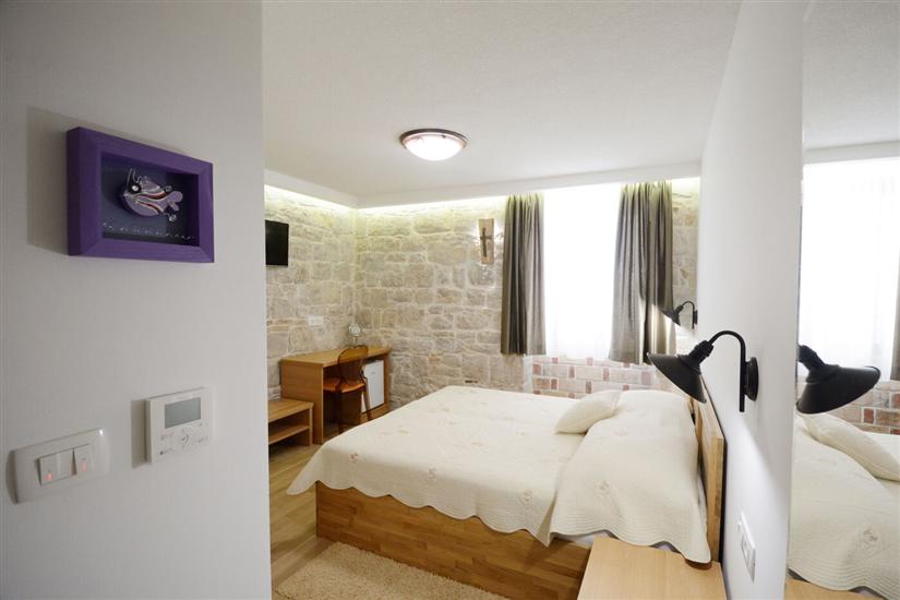 Room S1, for 2 persons