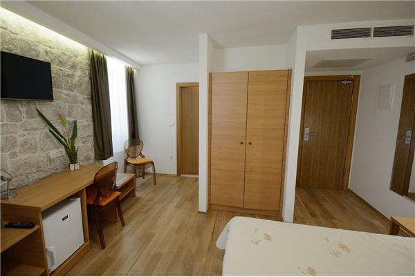 Room S2, for 2 persons