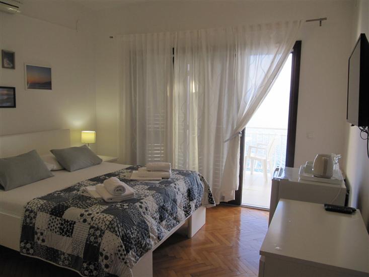 Room S2, for 2 persons