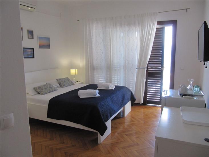 Room S2, for 2 persons