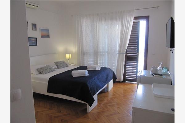 Room S2, for 2 persons