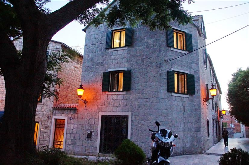 Apartment and Rooms Desideria