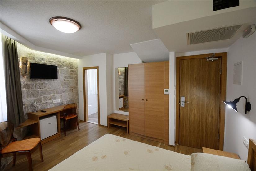 Room S4, for 2 persons