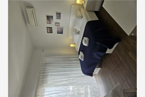 Room S3, for 3 persons