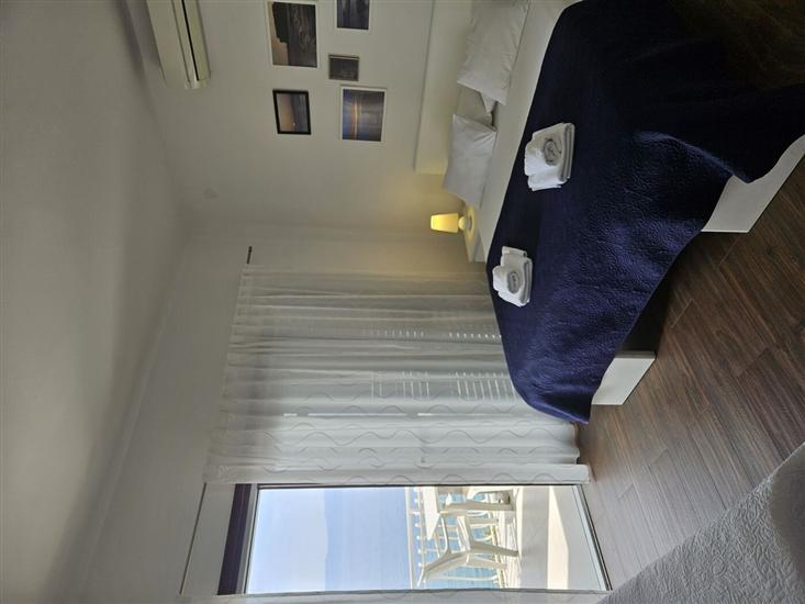 Room S3, for 3 persons