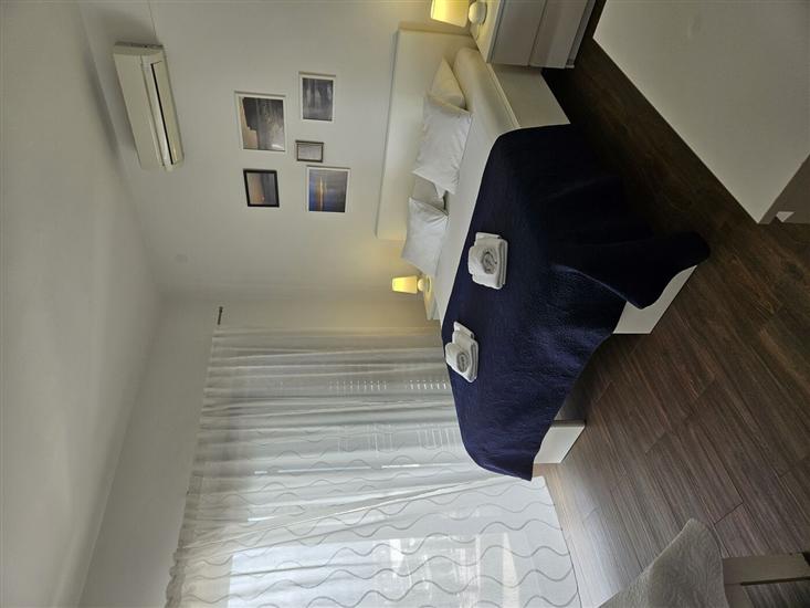 Room S7, for 3 persons