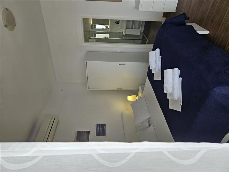 Room S7, for 3 persons