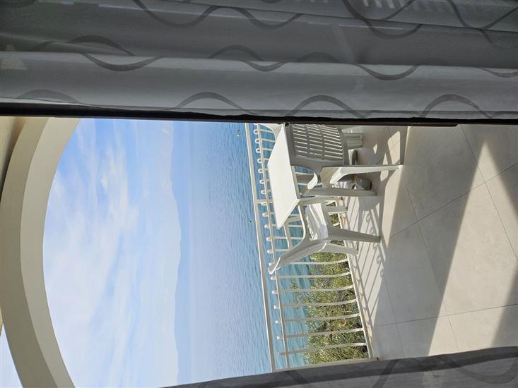 Room S7, for 3 persons