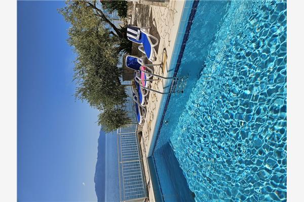 Room S1, for 2 persons