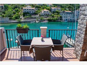 Apartments Daira Stomorska - island Solta, Size 38.00 m2, Airline distance to the sea 50 m, Airline distance to town centre 10 m