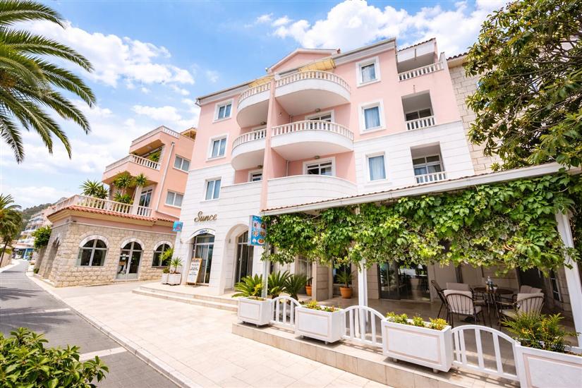 Apartments Riva Beachfront No.1