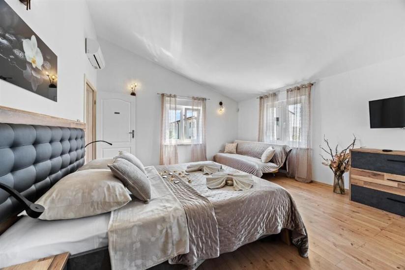 House K1, for 10 persons