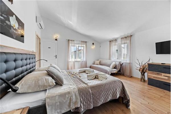 House K1, for 10 persons