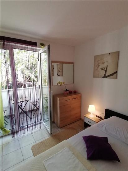 Room S1, for 2 persons