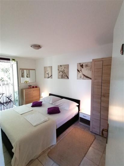 Room S1, for 2 persons