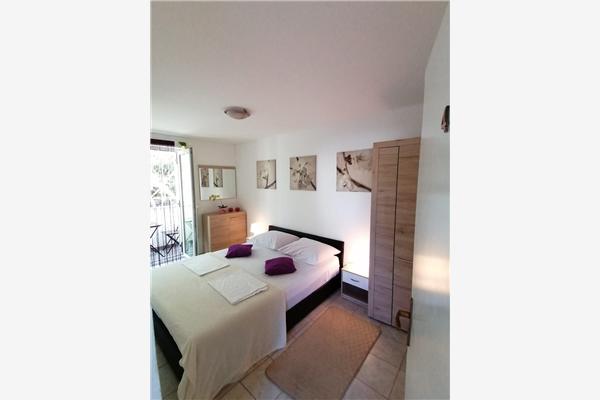 Room S1, for 2 persons